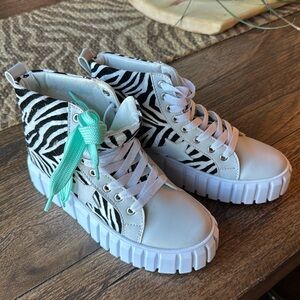 Tori Sneakers - never been worn